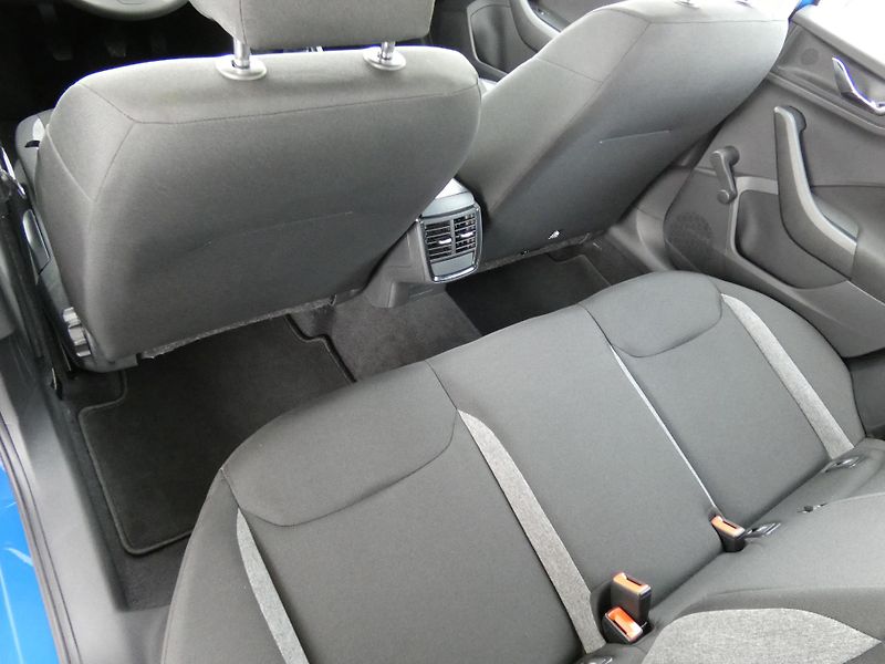 Škoda Kamiq Active 1.0 TSI /70 kW - fotka 24 z 30