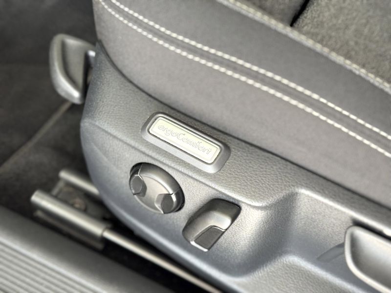 Volkswagen Passat 2,0TDI DSG*Navi*Distronic*DPH - fotka 30 z 34