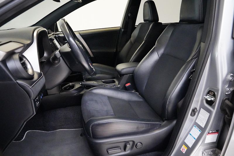 Toyota RAV4 - fotka 11 z 35