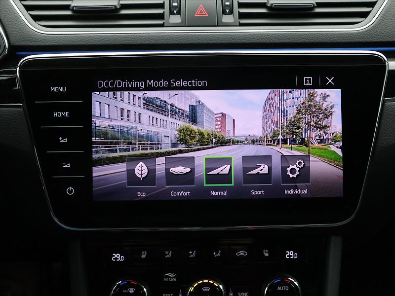 Škoda Superb 2,0 TDI 140kW DSG 4x4 L&K DPH - fotka 28 z 44