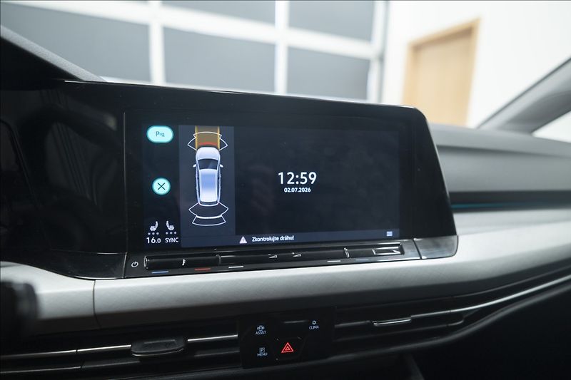 Volkswagen Golf 1,5 TSI KEYLESS KAMERA VÝHŘEV - fotka 34 z 42