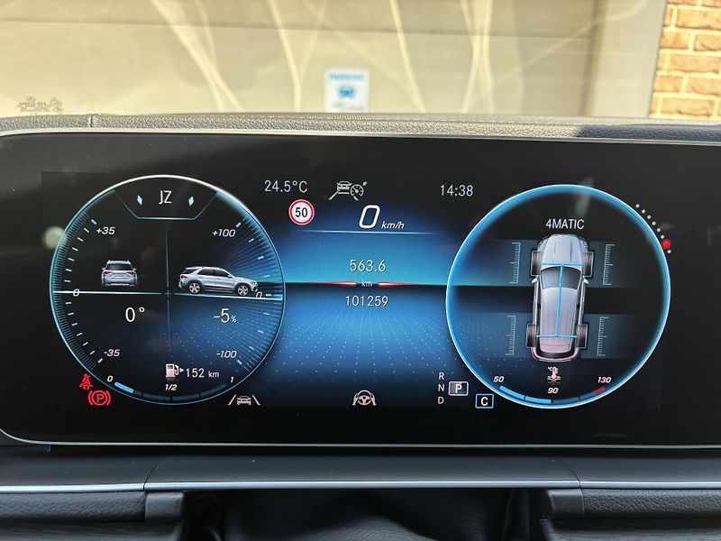 Mercedes-Benz GLE (2023) 400d 4MATIC 9GTRONIC AMG Paket - fotka 131 z 166