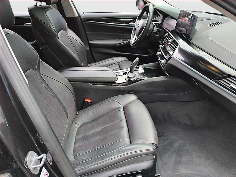 BMW Řada 5 (2023) 530d xDrive - fotka 9 z 16