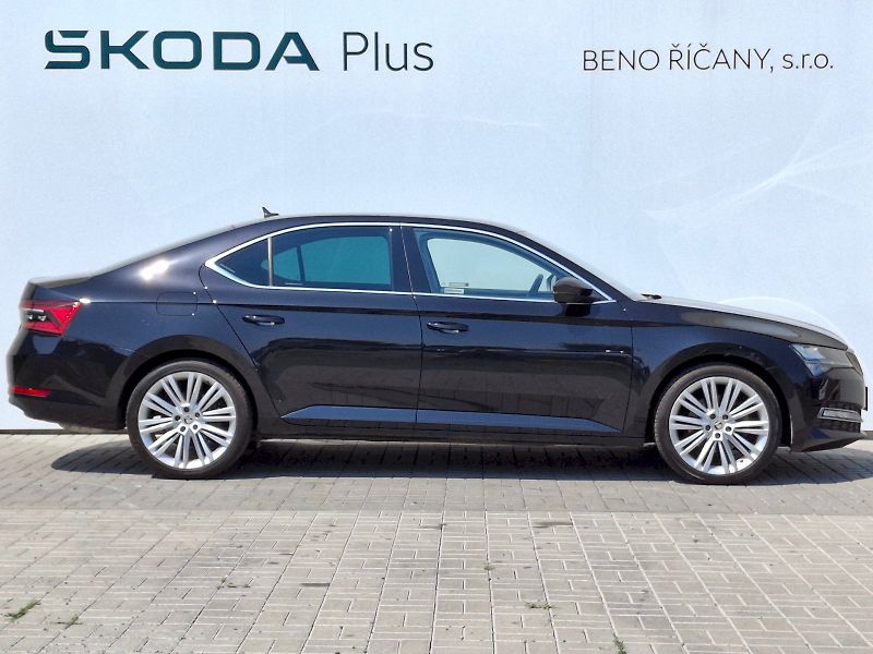Škoda Superb (2022) Style Plus Top DSG 2,0TSi 140k - fotka 12 z 35