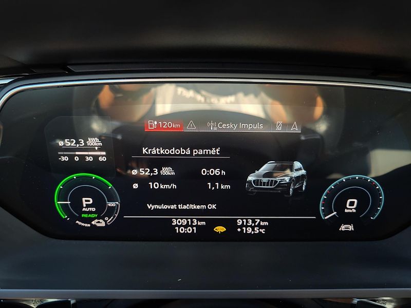 Audi e-tron 55 Quattro 300kW ČR 1.majitel - fotka 11 z 50