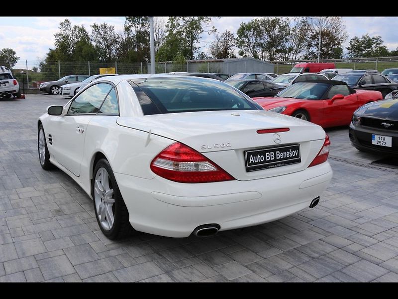 Mercedes-Benz SL 500 V8, facelift, 390 PS - fotka 4 z 44