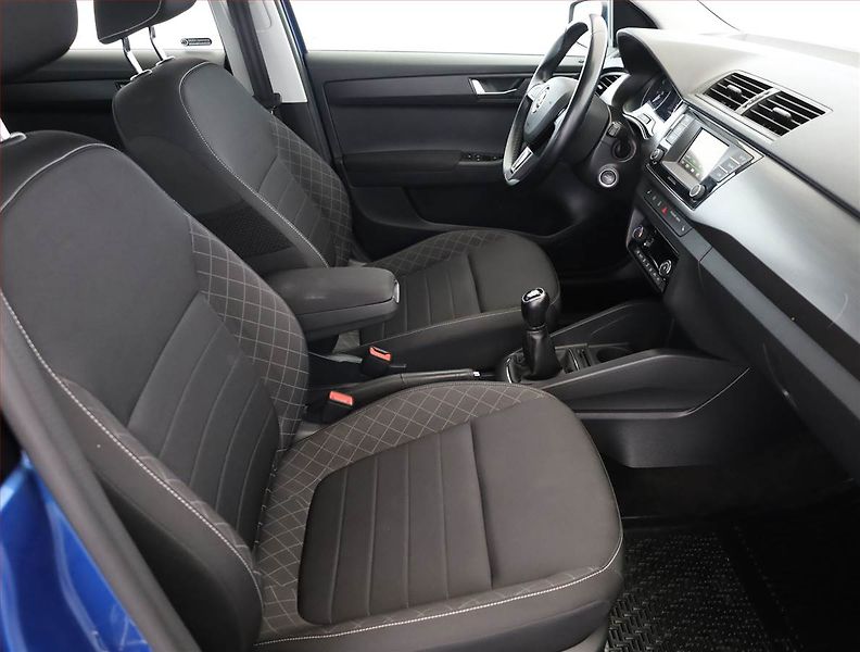 Škoda Fabia (2018) Style 1.0 TSI, Park. senzory - fotka 7 z 18