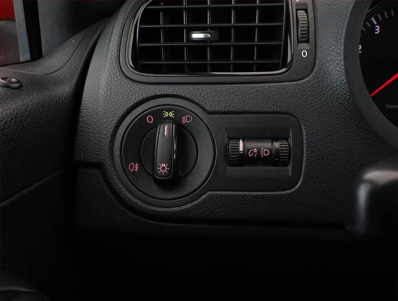 Volkswagen Polo (2011) 1.2 12V - fotka 12 z 15