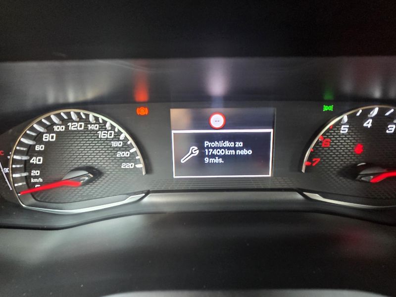 Peugeot 2008 (2020) 1.5 BHDi 100 ACTIVE MAN5 - fotka 15 z 25