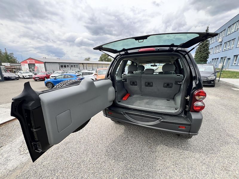 Jeep Cherokee 2.8CRD 4x4 MANUÁL 6 R.ST. - fotka 24 z 38