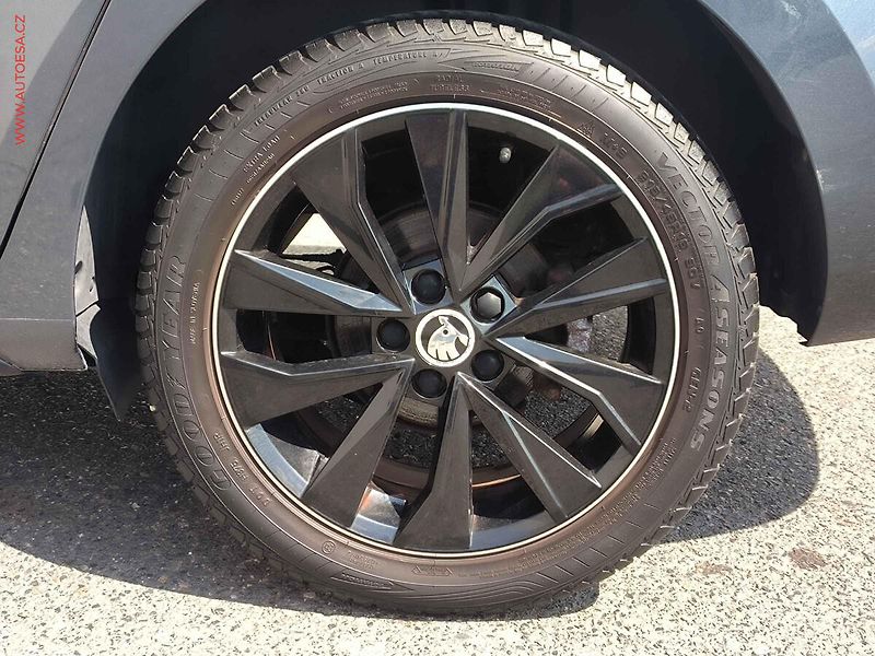 Škoda Rapid (2015) 1.2 TSi, Monte Carlo, xenon - fotka 17 z 18