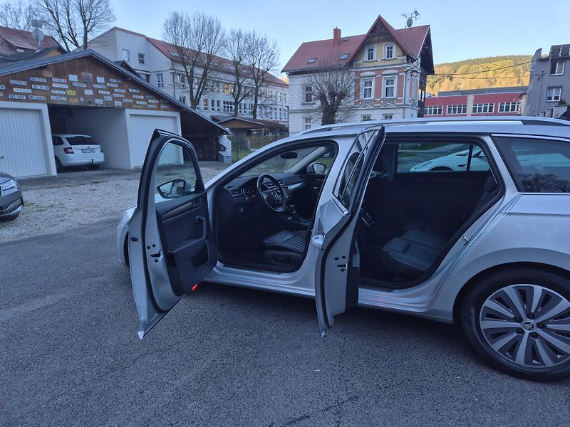 Škoda Superb Combi 2,0TDi 147kw DSG 17ALU - fotka 13 z 41
