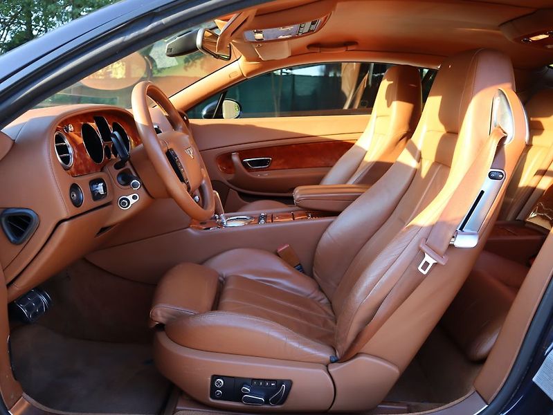 Bentley Continental GT (2004) - fotka 39 z 42