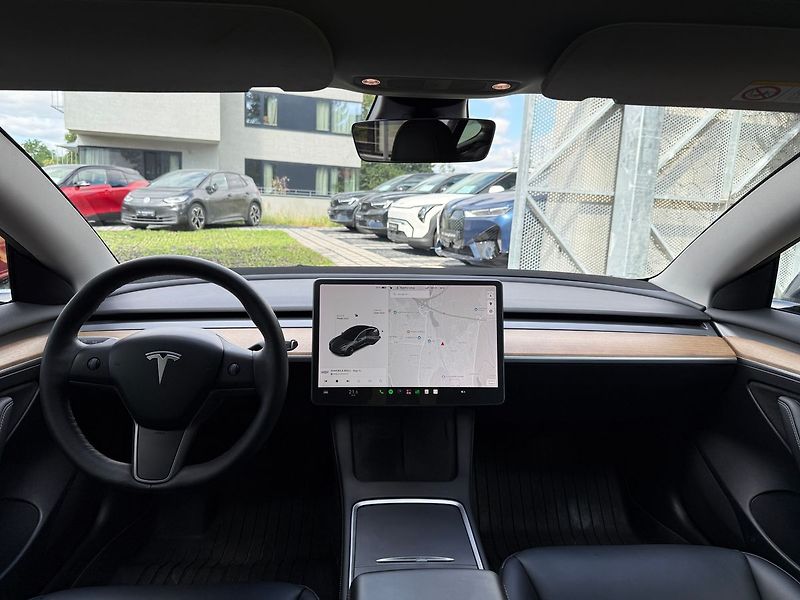 Tesla Model 3 Long Range AWD - fotka 11 z 41