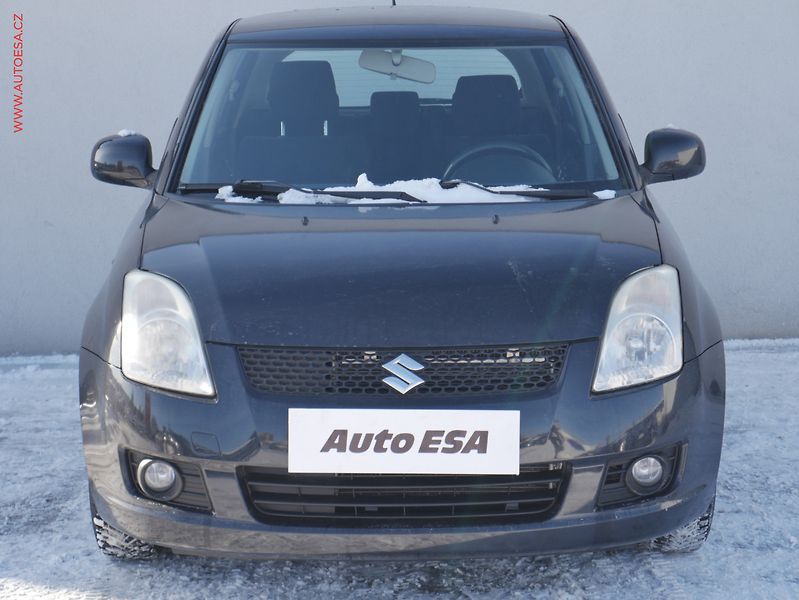Suzuki Swift (2007) 1.3i 4x4, AC, výhřev sed - fotka 2 z 16