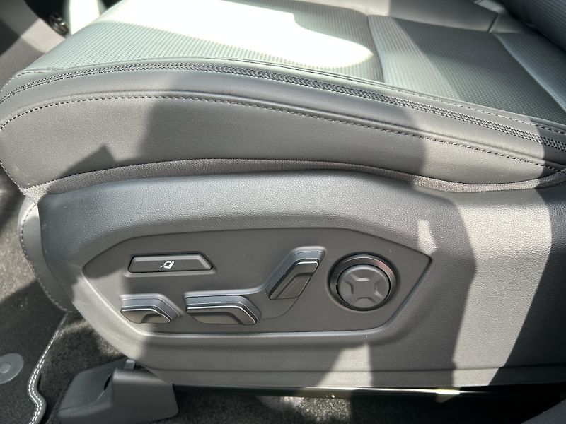 Hyundai Santa Fe 7S 1,6 T HEV 4X4 CALLIGRAPHY - fotka 25 z 44