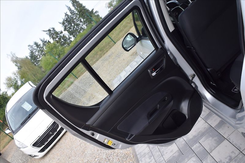 Suzuki Swift 1,2 i 69KW 4X4 ALU KLIMA - fotka 27 z 46