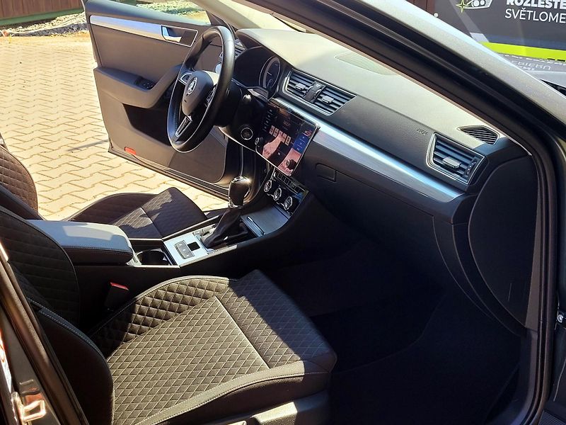 Škoda Superb TDi DSG 4x4 190k *CEBIA*       - fotka 27 z 49