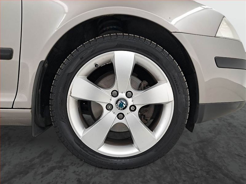 Škoda Octavia (2008) 2.0 TDI, po STK, jezdí výborně - fotka 14 z 17