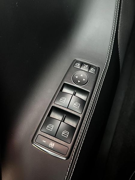 Tesla Model S 75 Business MCU2 Panorama - fotka 21 z 24