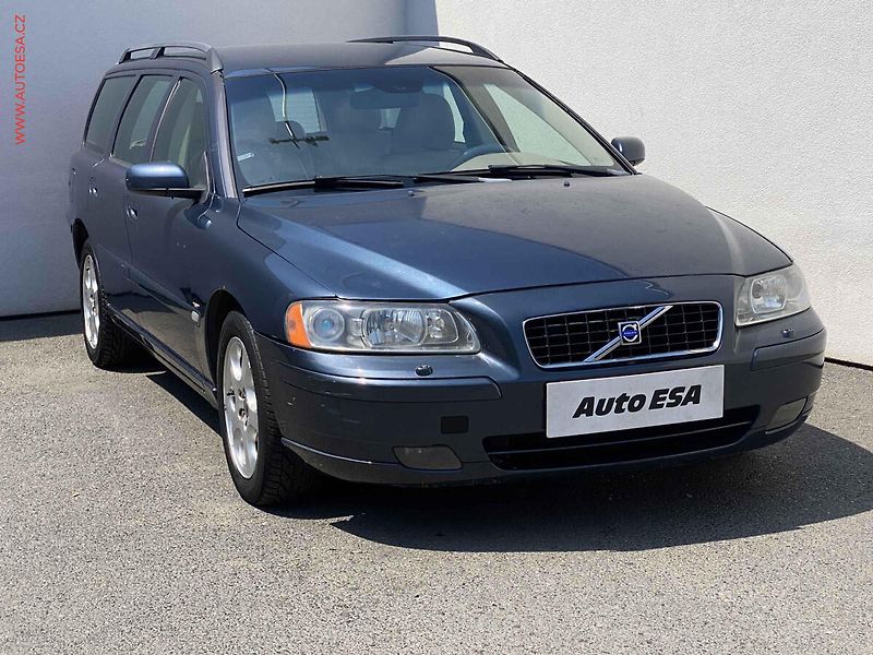 Volvo V70 (2005) 2.4d 4x4, AC, temp, tažné - fotografie inzerátu