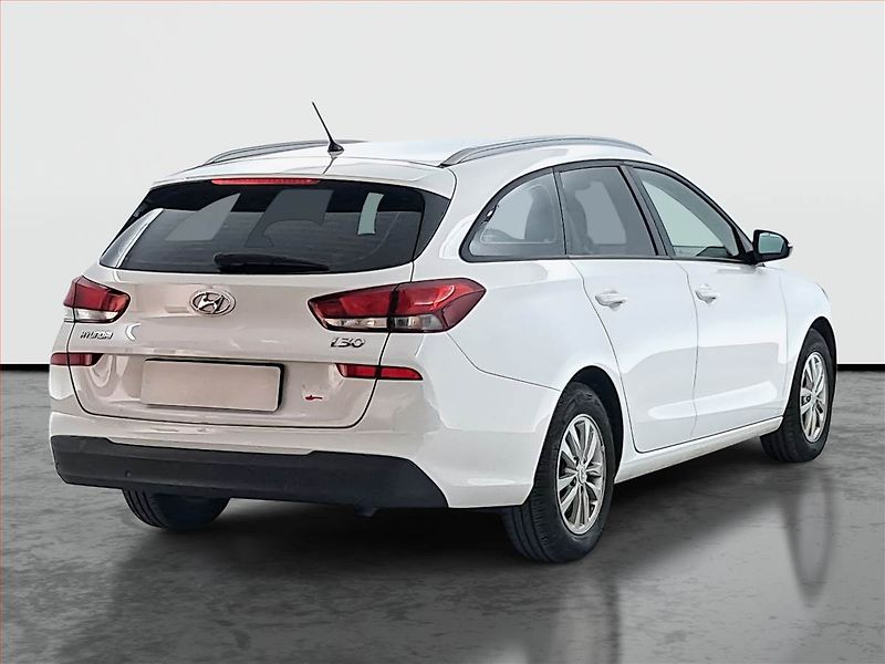 Hyundai i30 (2017) 1.0 T-GDI, Tempomat - fotka 5 z 19