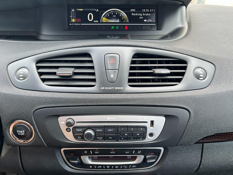 Renault Scénic (2012) 1.6 16V 81kW!ČR! Nové rozvody! - fotka 14 z 22