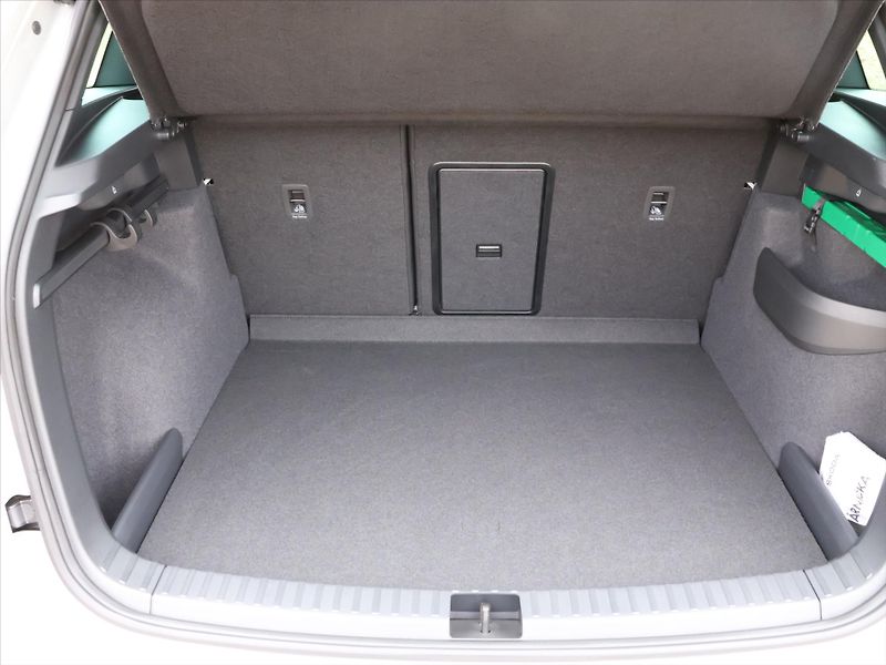 Škoda Karoq 2,0 TDI 4x4 DSG Sportline DPH - fotka 10 z 34