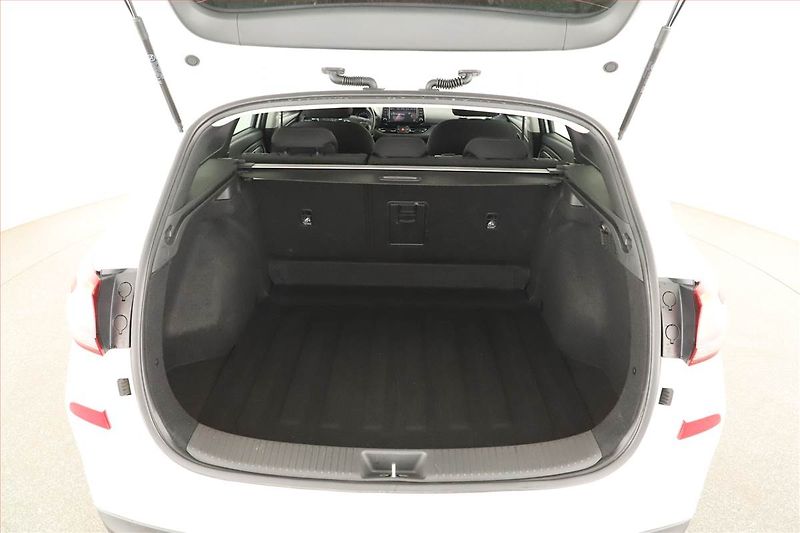 Hyundai i30 (2023) Comfort 1.0 T-GDI, Automat, ČR - fotka 13 z 14