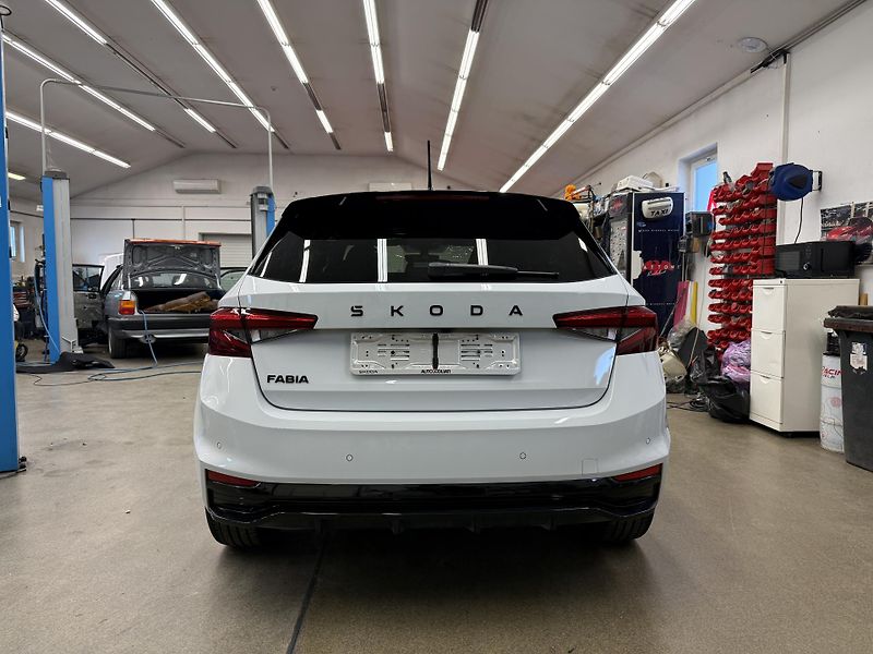 Škoda Fabia Monte Carlo 1.0 TSI 70 kW - fotka 7 z 23