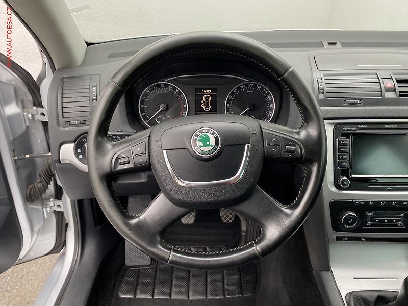 Škoda Octavia (2008) 2.0TDi 4x4, Elegance, xenon - fotka 9 z 18