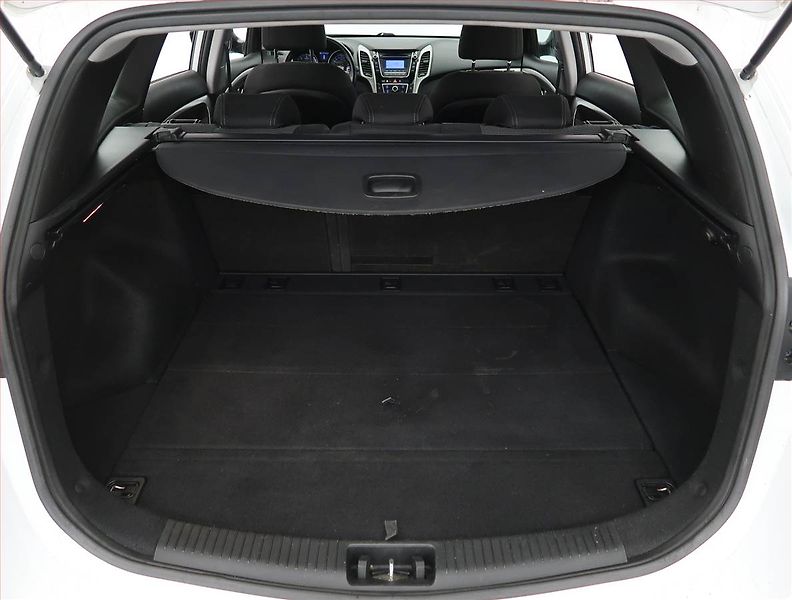 Hyundai i30 (2016) 1.6 CRDi, Tempomat - fotka 13 z 16