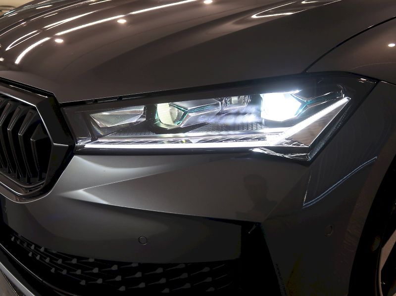 Škoda Superb (2026) SPORTLINE 2.0TDI 142KW 4x4 DSG - fotka 10 z 46