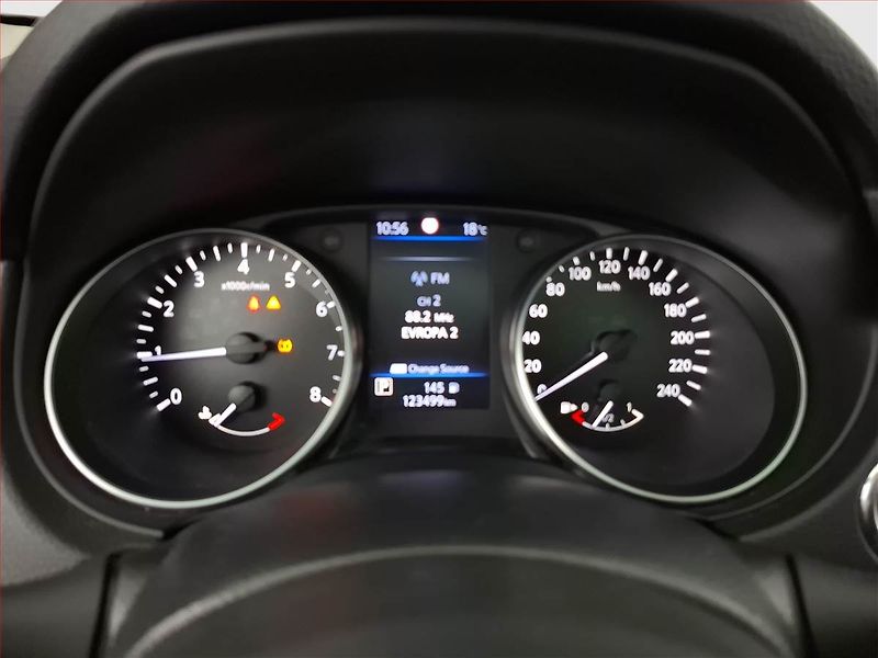 Nissan Qashqai (2019) 1.3 DIG-T, Automat, Serv.kniha - fotka 11 z 20