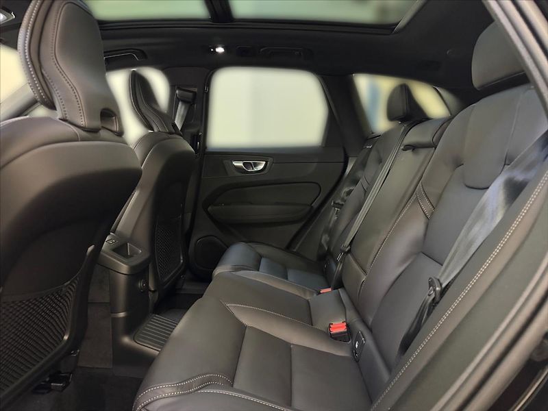 Volvo XC60 2,0  T8 Ultra Black Edition - fotka 11 z 16