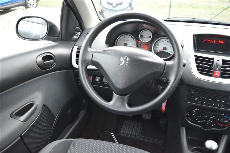 Peugeot 206 1,4 i (TU3) 54KW SERVISKA ALU - fotka 26 z 41