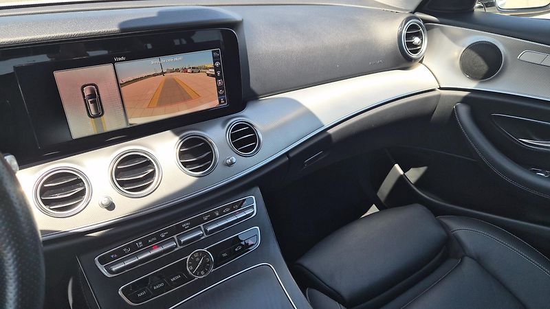 Mercedes-Benz Třídy E 350d 4Matic Exclusive - fotka 13 z 21