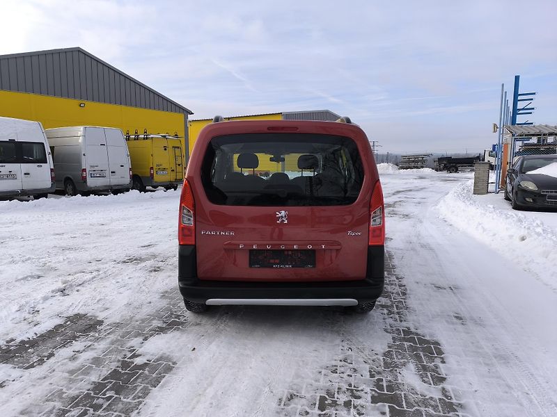 Peugeot Partner Tepee (2010) 1.6 HDi SERVISKA,DOLOŽENÉ KM - fotka 6 z 32