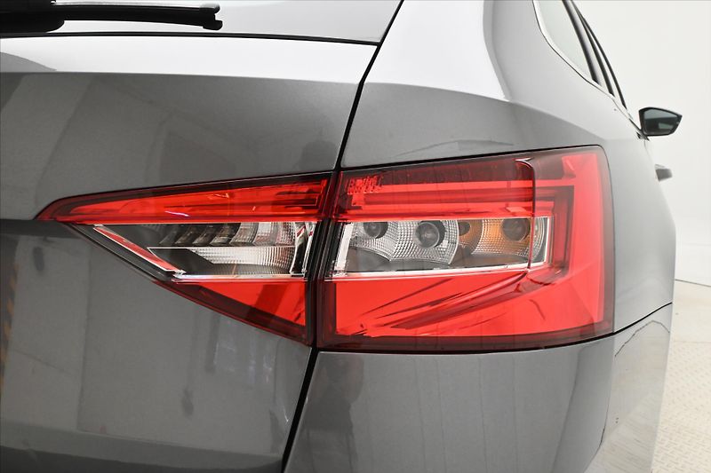 Škoda Superb 2,0 TDI 110 kW DSG Style Záruk - fotka 29 z 30