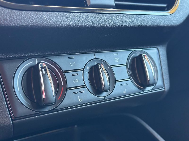Škoda Kamiq (2020) 1.0TSi 85kW,APP,LED,SERVISOVÁN - fotka 14 z 16