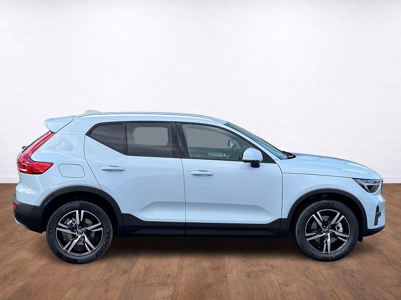 Volvo XC40 (2026) CORE B3, 360°, FULL LED - fotka 6 z 19