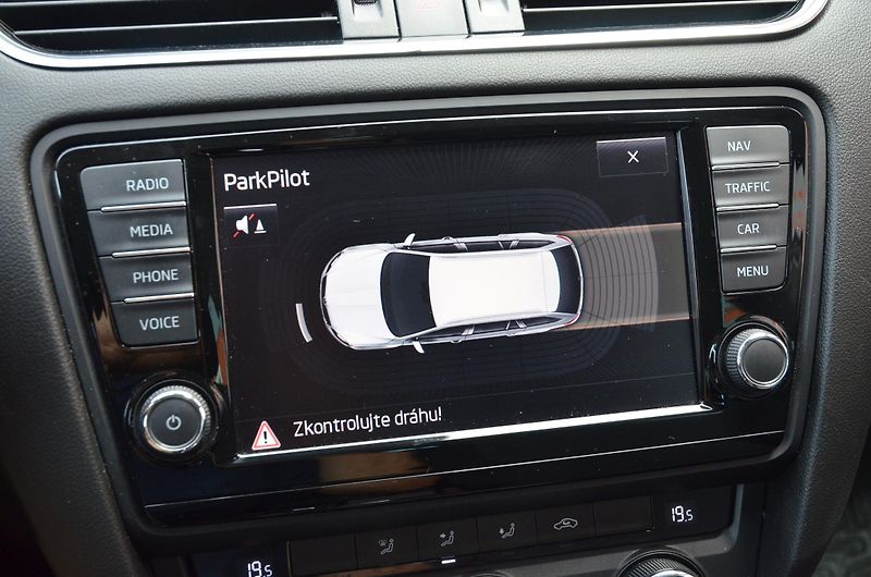 Škoda Octavia (2014) 1.6 TDi 81kW AMB XENON TAŽNÉ - fotka 31 z 36