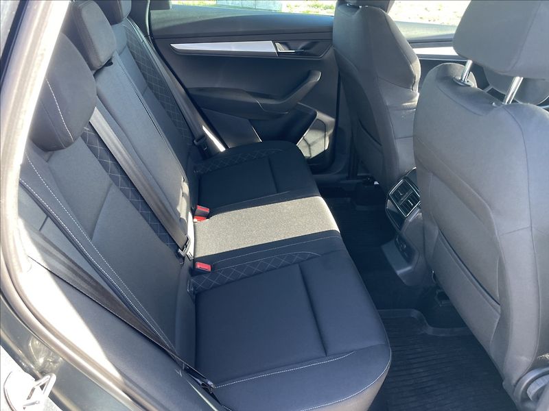 Škoda Karoq 1,0 TSi 85kw Style Tažné GPS - fotka 11 z 34