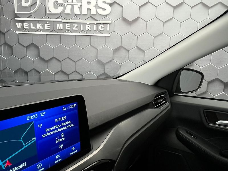 Ford Kuga 2.5 HEV 4x4 Titanium - fotka 18 z 49