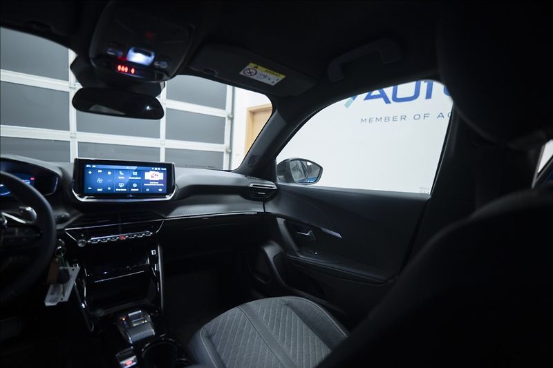 Peugeot 2008 1,2 HYBRID AT KAMERA 360° ČR - fotka 15 z 43