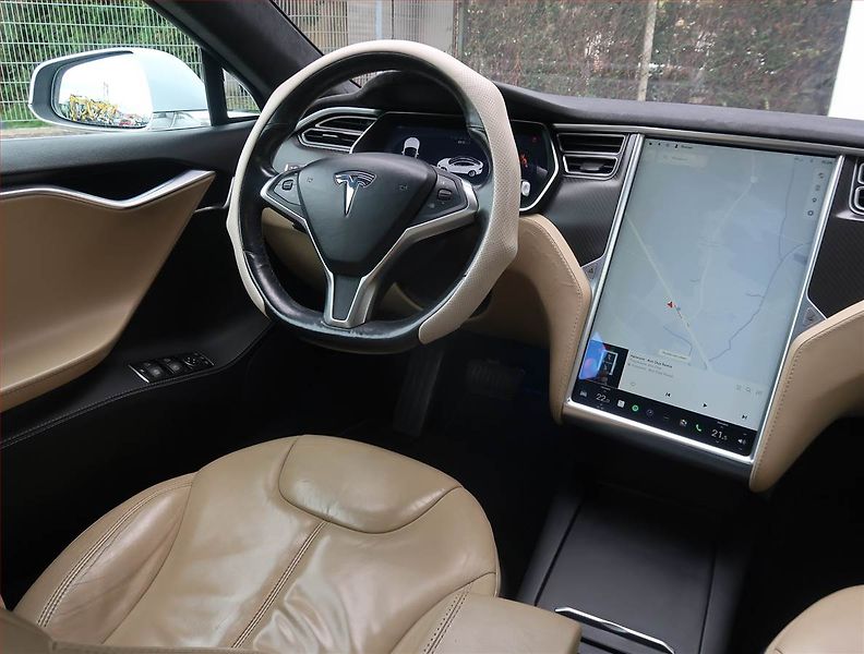 Tesla Model S (2015) 85D, SoH 84% - fotka 7 z 23