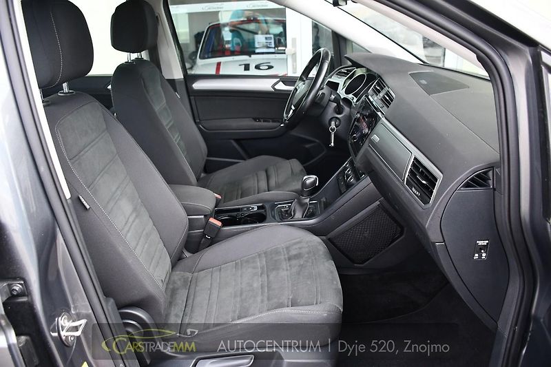 Volkswagen Touran 2.0TDi DSG TAŽNÉ 2xKOLA  - fotka 17 z 52