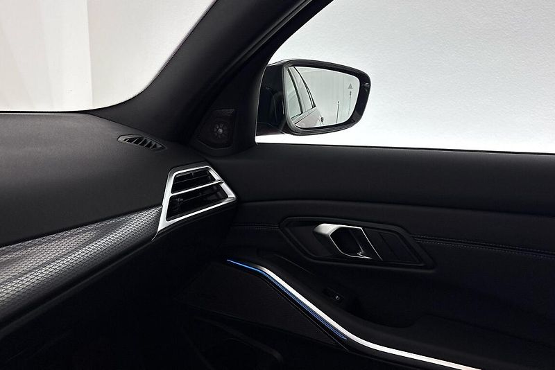 BMW Řada 3 řady 3 | M340d xDrive - fotka 17 z 25