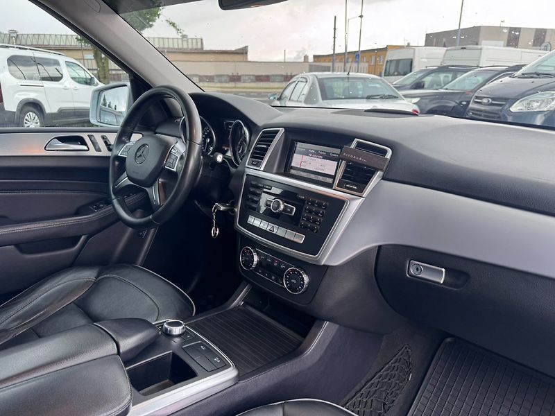 Mercedes-Benz Třídy M (2012) 350 3,0 CDI 190KW 4MATIC TAŽNÉ - fotka 43 z 50