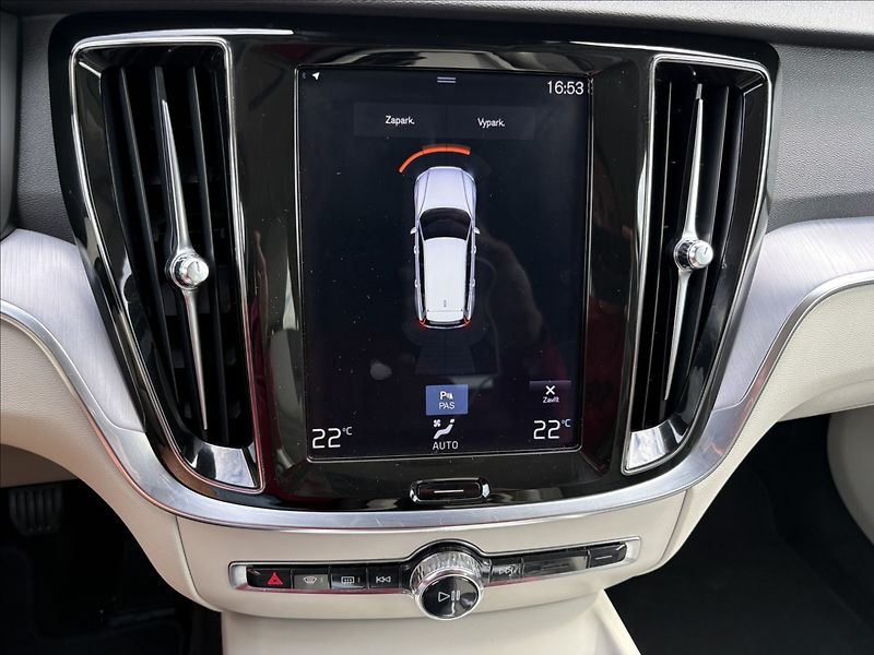 Volvo V60 2,0 D3 110 KW MOMENTUM MANUAL - fotka 13 z 26